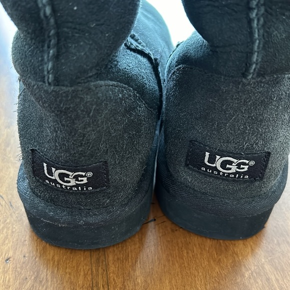 Ugg Australia Classic Boot, Size 7 - Picture 2 of 8